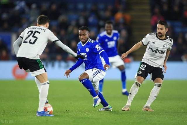 拉菲尼亚本赛季西甲14轮8球 距个人纪录还差3球